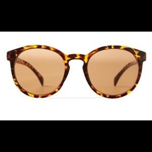🕶NWT Tortoise Rollin Round Sunglasses 🕶